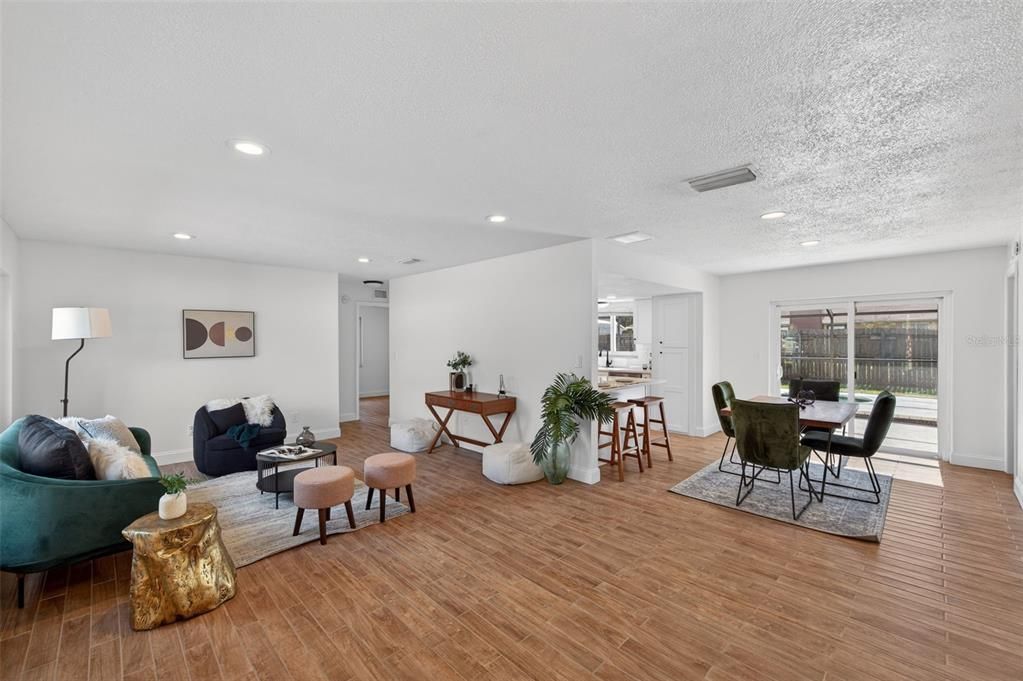 На продажу: $350,000 (3 спален, 2 ванн, 1230 Квадратных фут)