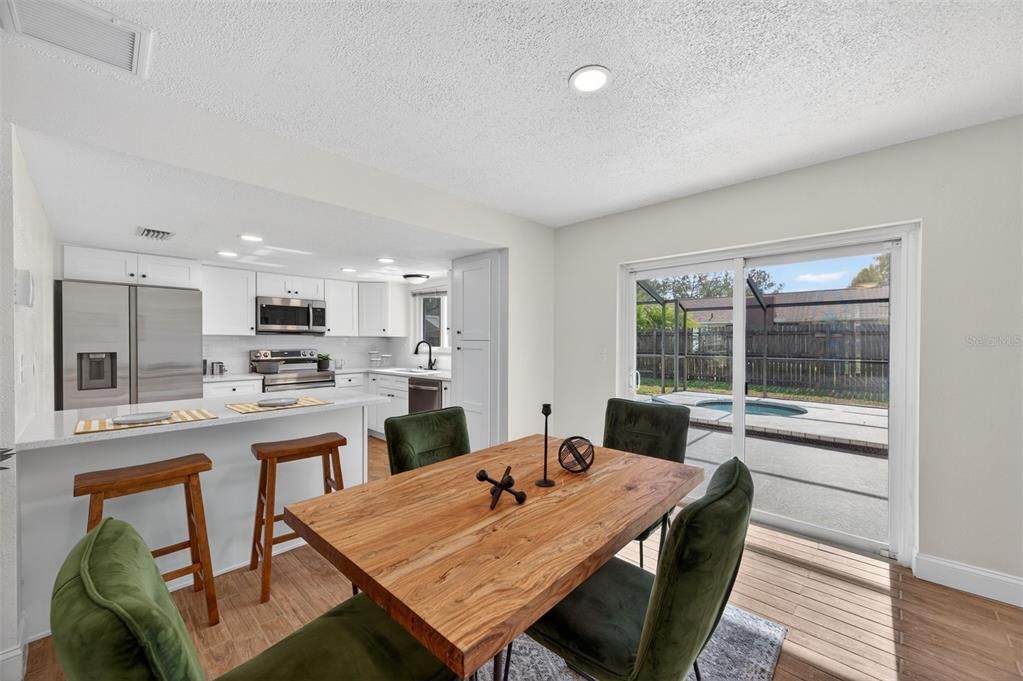 На продажу: $350,000 (3 спален, 2 ванн, 1230 Квадратных фут)