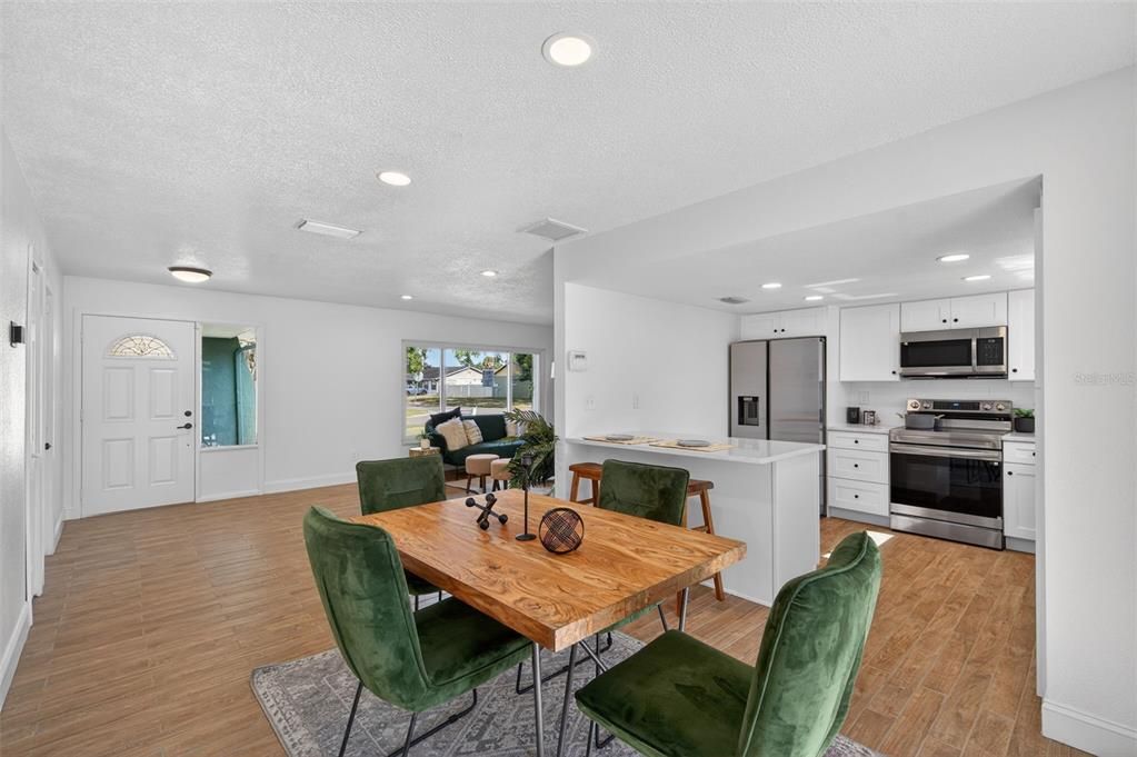 На продажу: $350,000 (3 спален, 2 ванн, 1230 Квадратных фут)