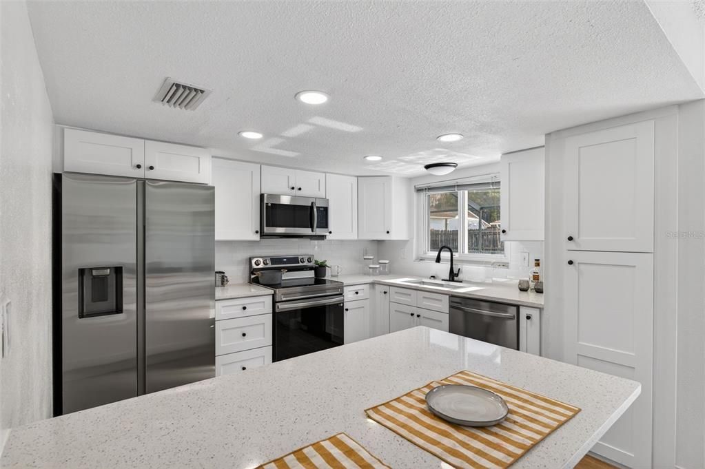 На продажу: $350,000 (3 спален, 2 ванн, 1230 Квадратных фут)