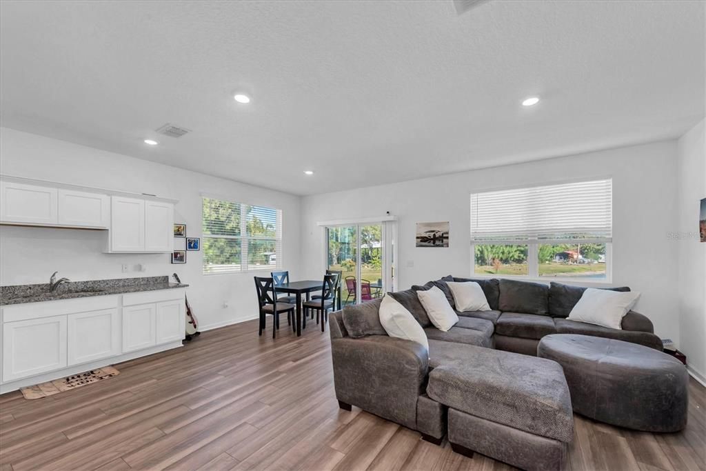 En Venta: $339,000 (3 camas, 2 baños, 1421 Pies cuadrados)