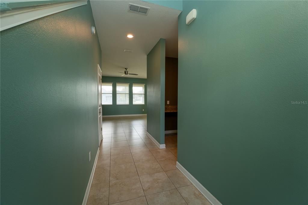 出租: $3,100 (4 贝兹, 2 浴室, 2346 平方英尺)