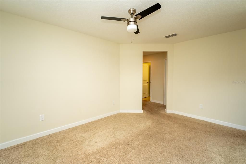 出租: $3,100 (4 贝兹, 2 浴室, 2346 平方英尺)