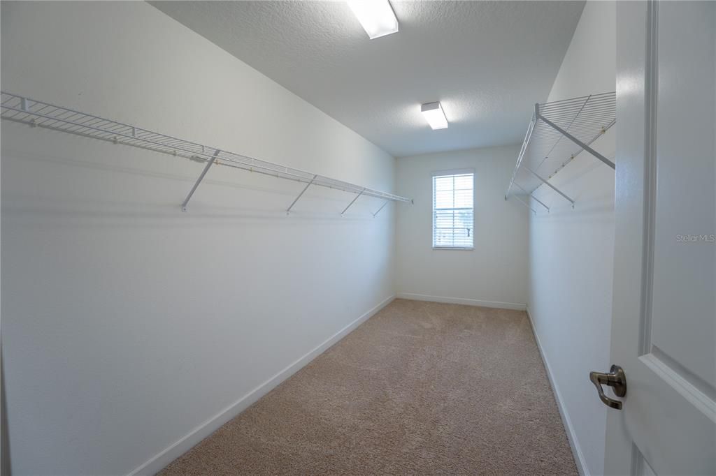 出租: $3,100 (4 贝兹, 2 浴室, 2346 平方英尺)