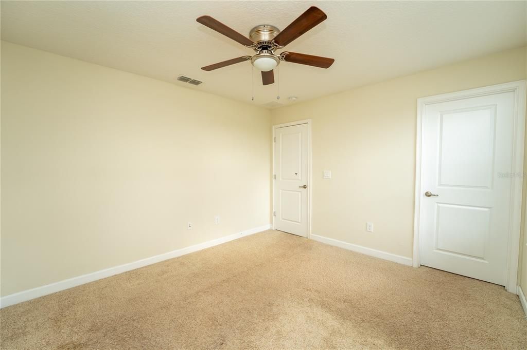 出租: $3,100 (4 贝兹, 2 浴室, 2346 平方英尺)