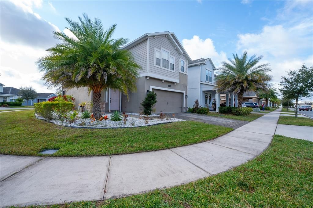 出租: $3,100 (4 贝兹, 2 浴室, 2346 平方英尺)