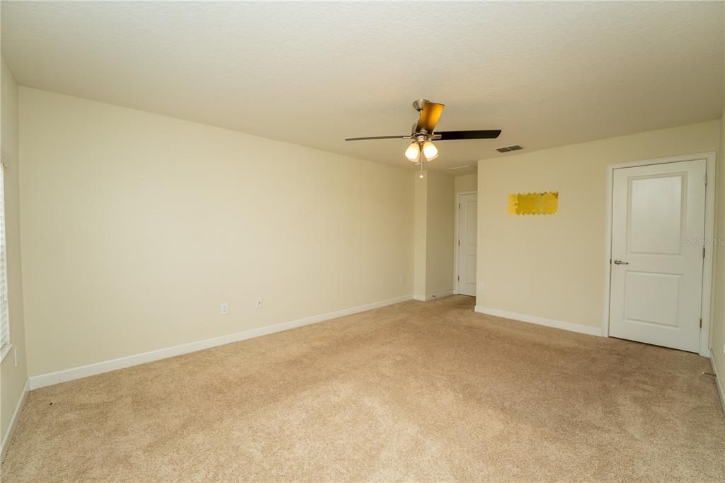 出租: $3,100 (4 贝兹, 2 浴室, 2346 平方英尺)