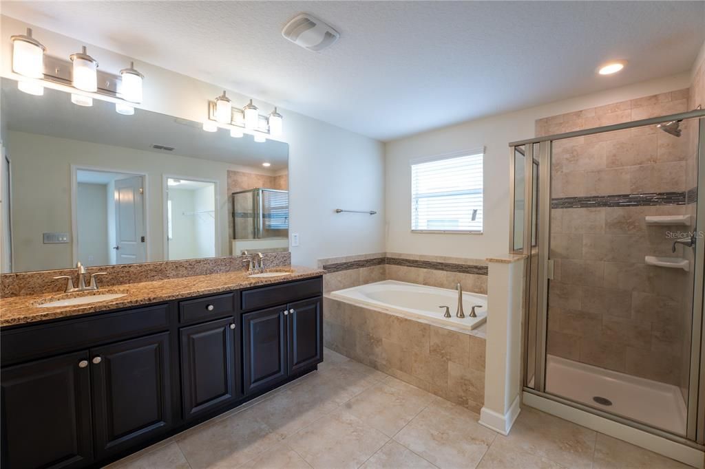 出租: $3,100 (4 贝兹, 2 浴室, 2346 平方英尺)