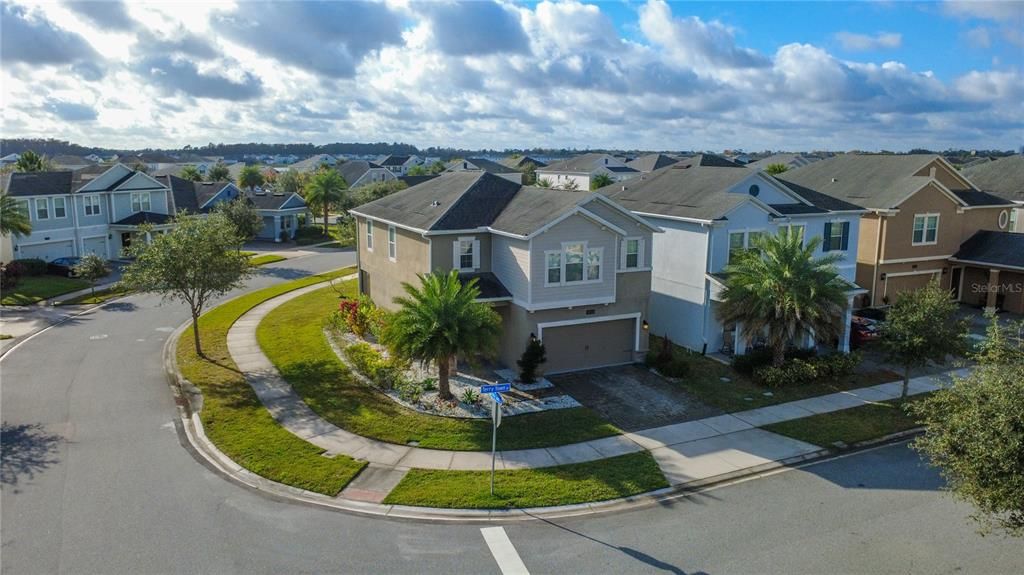 出租: $3,100 (4 贝兹, 2 浴室, 2346 平方英尺)