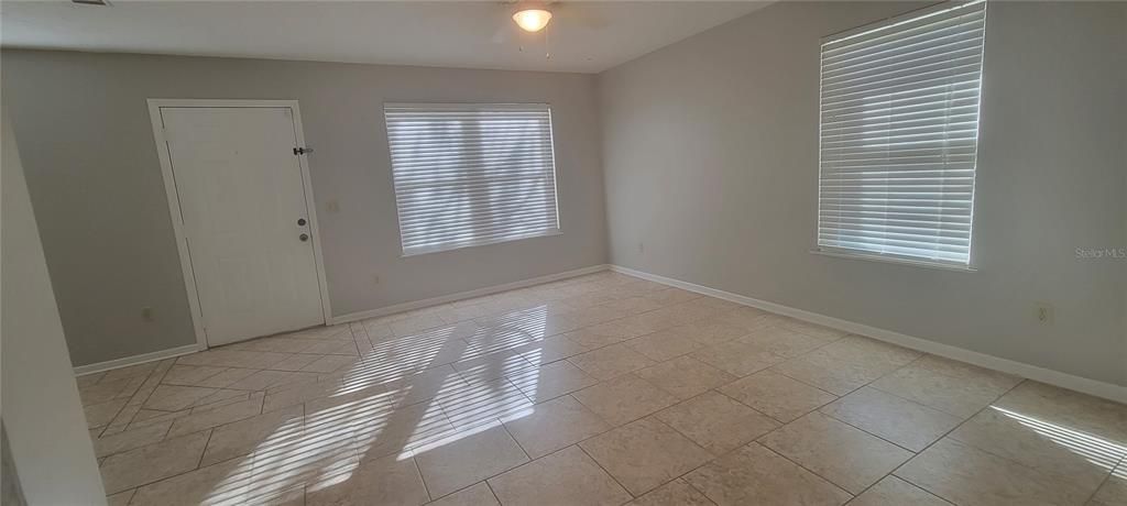 En Renta: $1,415 (2 camas, 1 baños, 1000 Pies cuadrados)