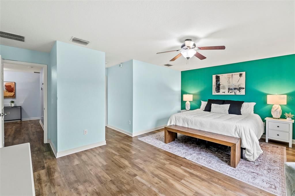 For Sale: $455,000 (6 beds, 3 baths, 2998 Square Feet)