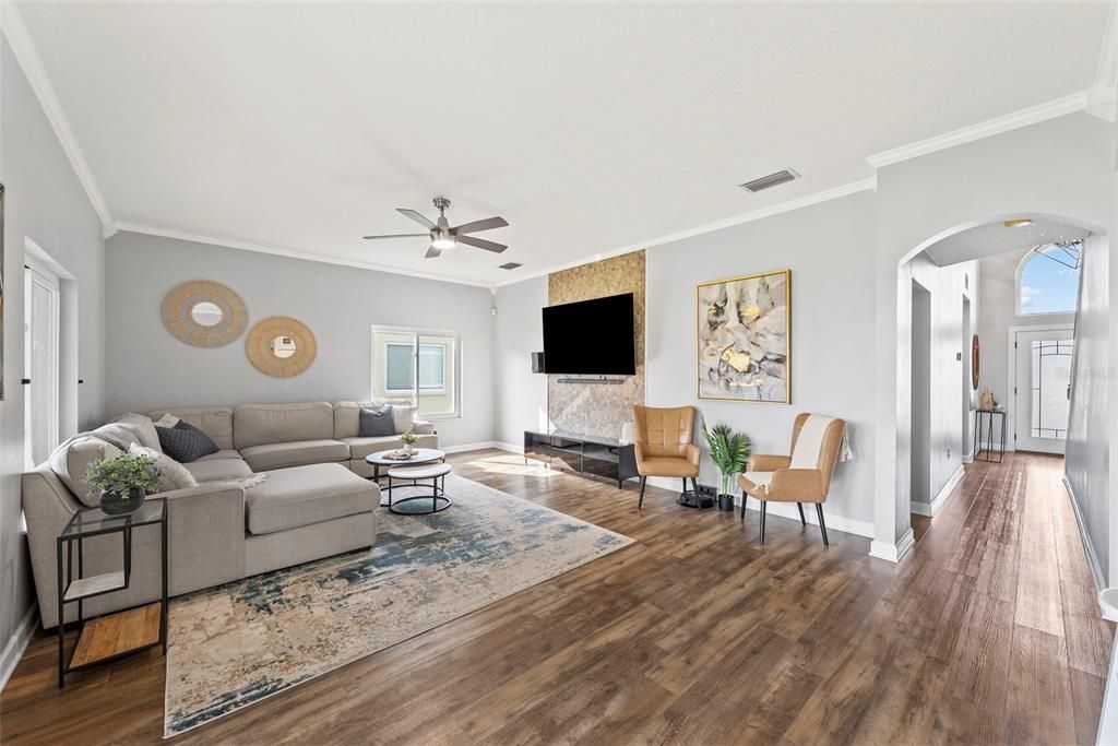 For Sale: $455,000 (6 beds, 3 baths, 2998 Square Feet)