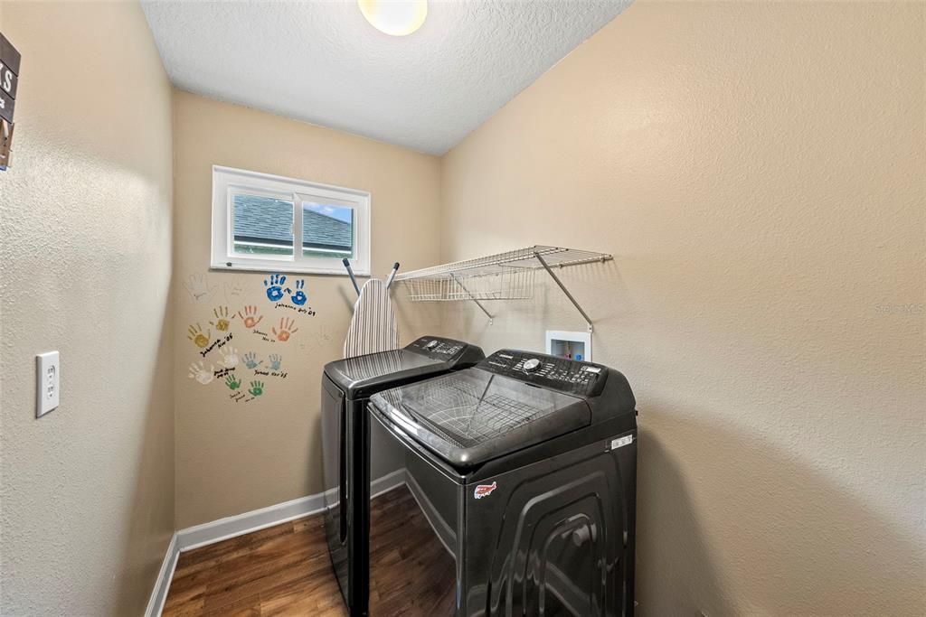 For Sale: $455,000 (6 beds, 3 baths, 2998 Square Feet)