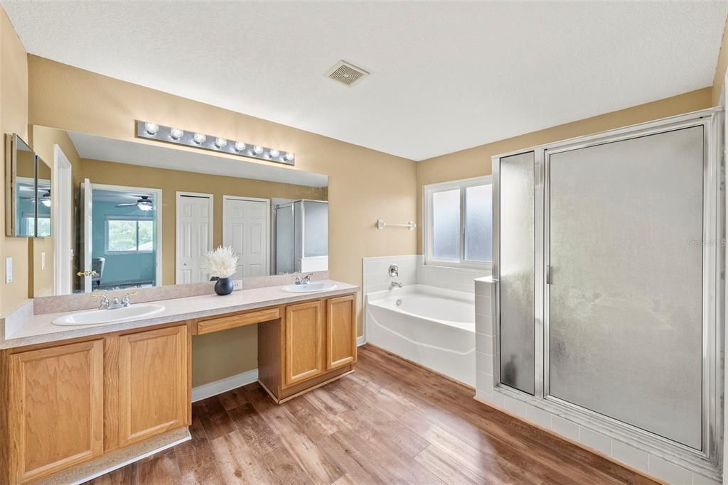 For Sale: $455,000 (6 beds, 3 baths, 2998 Square Feet)