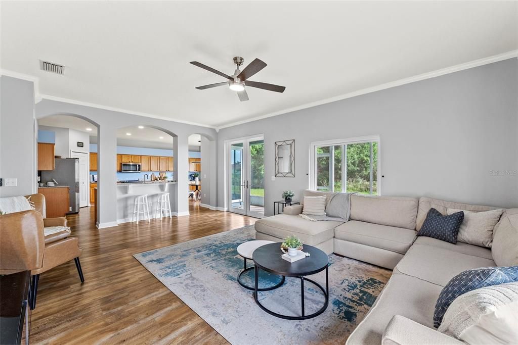 For Sale: $455,000 (6 beds, 3 baths, 2998 Square Feet)