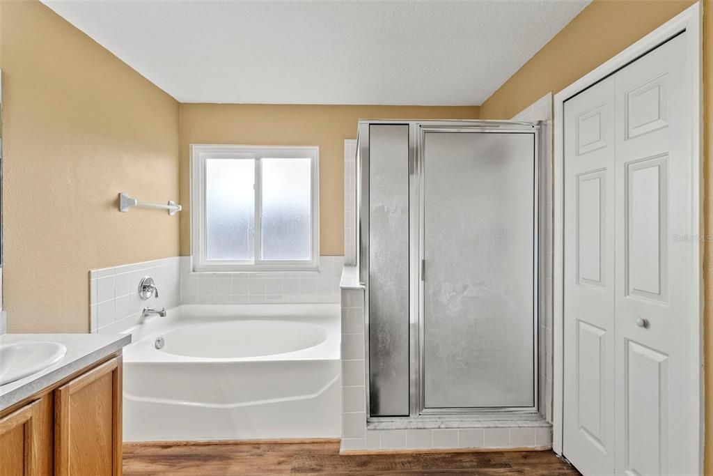 For Sale: $455,000 (6 beds, 3 baths, 2998 Square Feet)