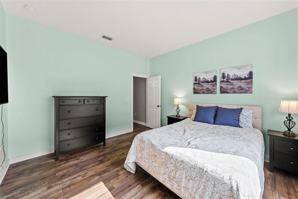 For Sale: $455,000 (6 beds, 3 baths, 2998 Square Feet)