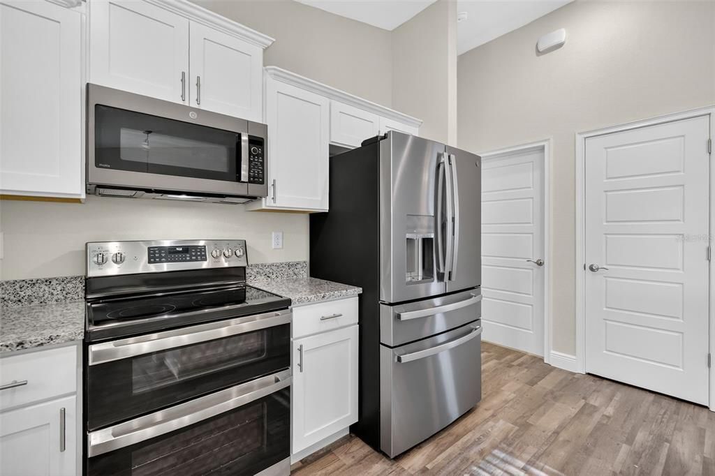 For Sale: $275,000 (3 beds, 2 baths, 1453 Square Feet)