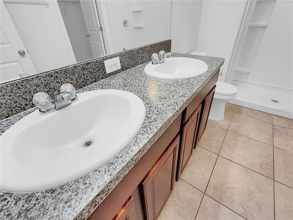 For Sale: $320,000 (3 beds, 2 baths, 1555 Square Feet)