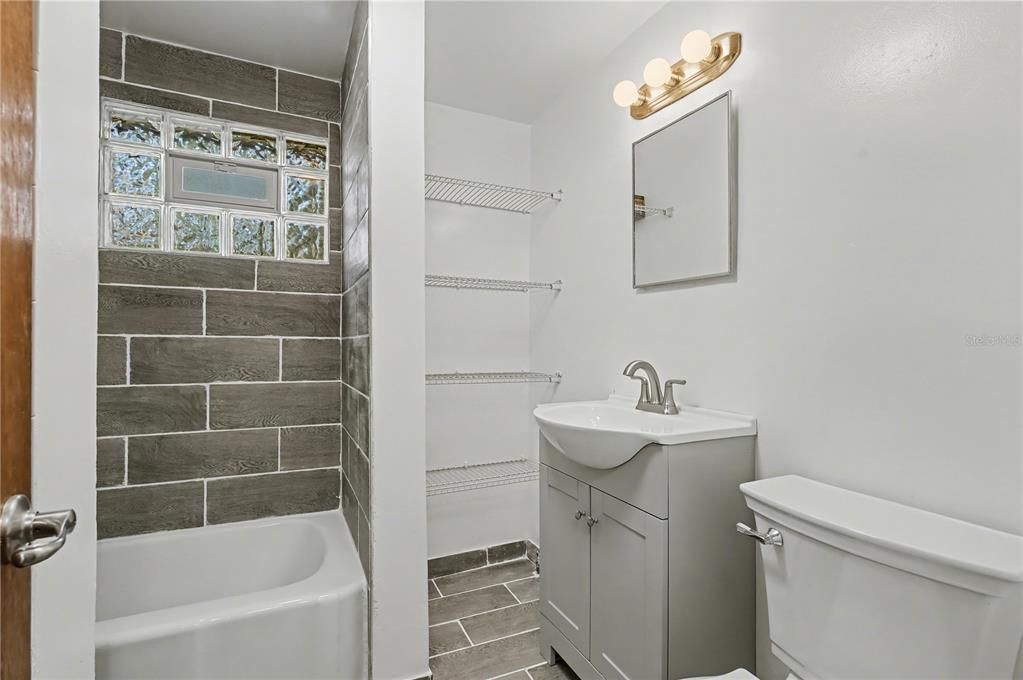 На продажу: $449,000 (4 спален, 2 ванн, 2077 Квадратных фут)