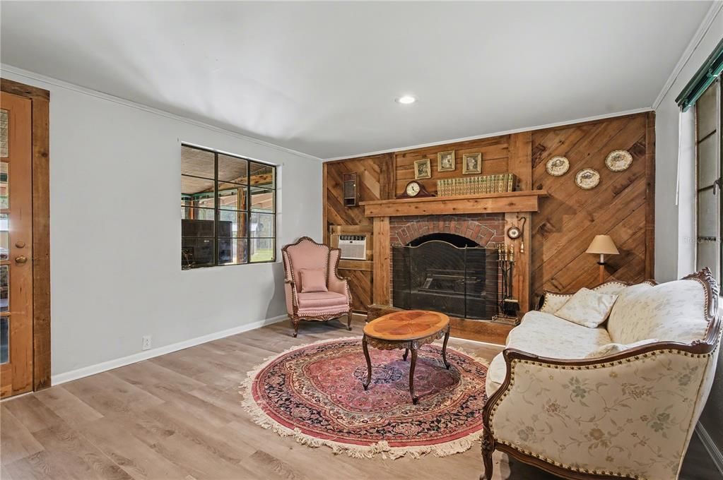 На продажу: $449,000 (4 спален, 2 ванн, 2077 Квадратных фут)