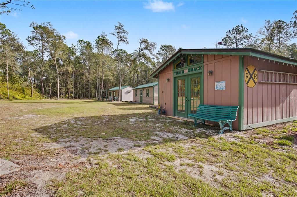 На продажу: $449,000 (4 спален, 2 ванн, 2077 Квадратных фут)