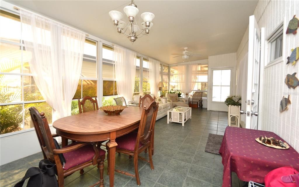 En Venta: $235,000 (2 camas, 2 baños, 909 Pies cuadrados)