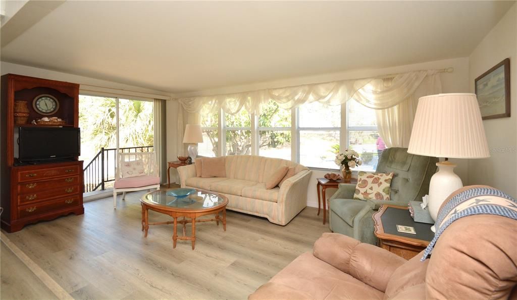 En Venta: $235,000 (2 camas, 2 baños, 909 Pies cuadrados)