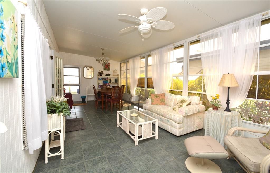 En Venta: $235,000 (2 camas, 2 baños, 909 Pies cuadrados)