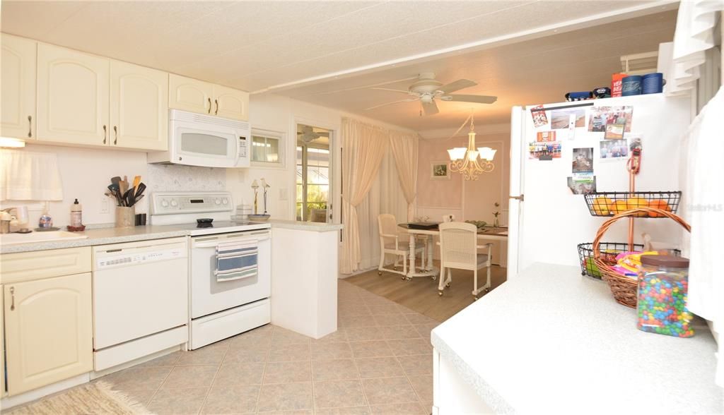 En Venta: $235,000 (2 camas, 2 baños, 909 Pies cuadrados)