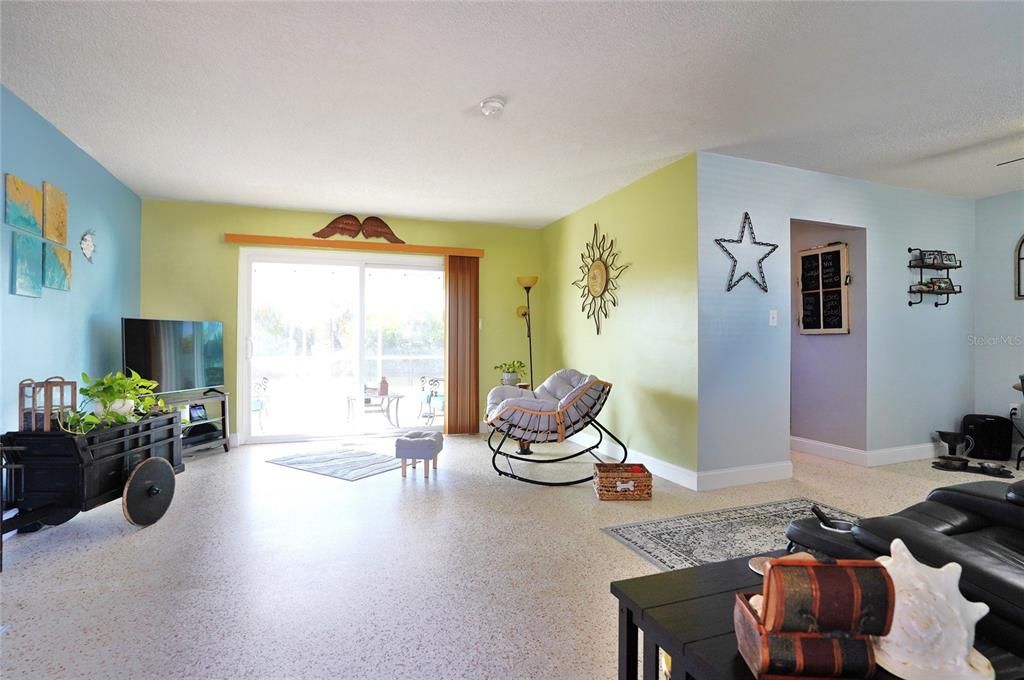 待售: $234,900 (2 贝兹, 1 浴室, 1112 平方英尺)