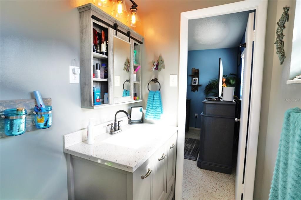 待售: $234,900 (2 贝兹, 1 浴室, 1112 平方英尺)