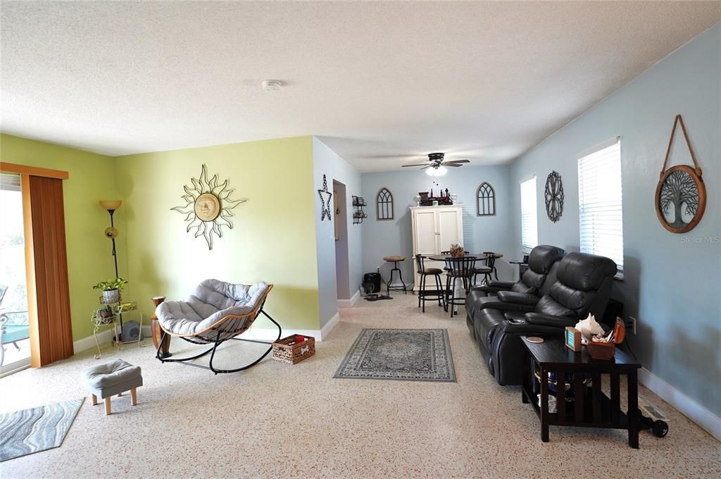 待售: $234,900 (2 贝兹, 1 浴室, 1112 平方英尺)