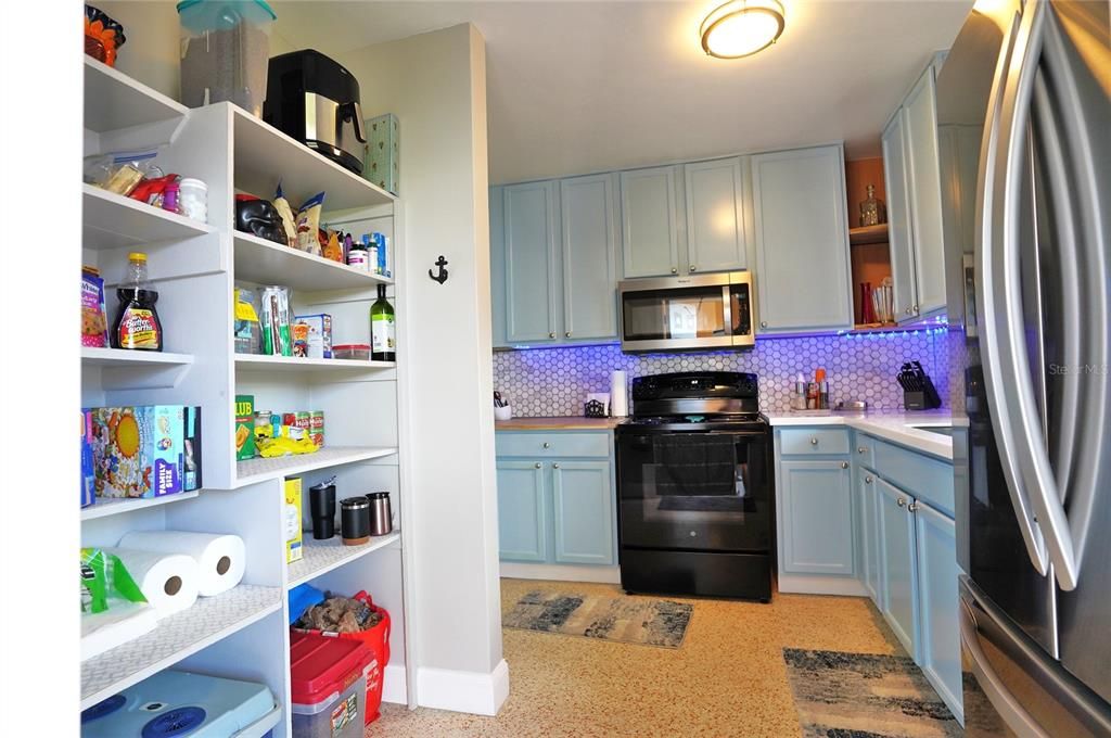 待售: $234,900 (2 贝兹, 1 浴室, 1112 平方英尺)