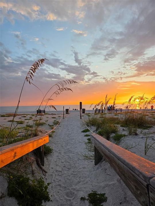 待售: $234,900 (2 贝兹, 1 浴室, 1112 平方英尺)