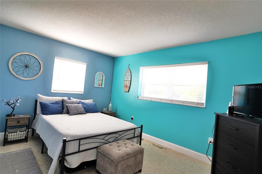 待售: $234,900 (2 贝兹, 1 浴室, 1112 平方英尺)