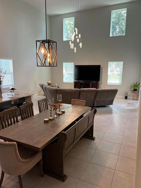 En Venta: $605,000 (5 camas, 3 baños, 3215 Pies cuadrados)