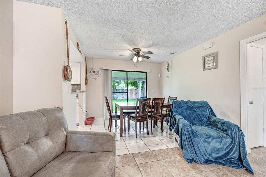 For Sale: $279,000 (3 beds, 2 baths, 1053 Square Feet)