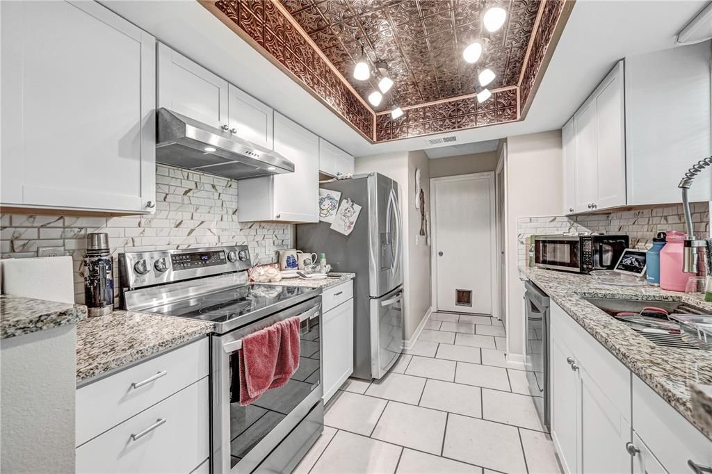 For Sale: $279,000 (3 beds, 2 baths, 1053 Square Feet)