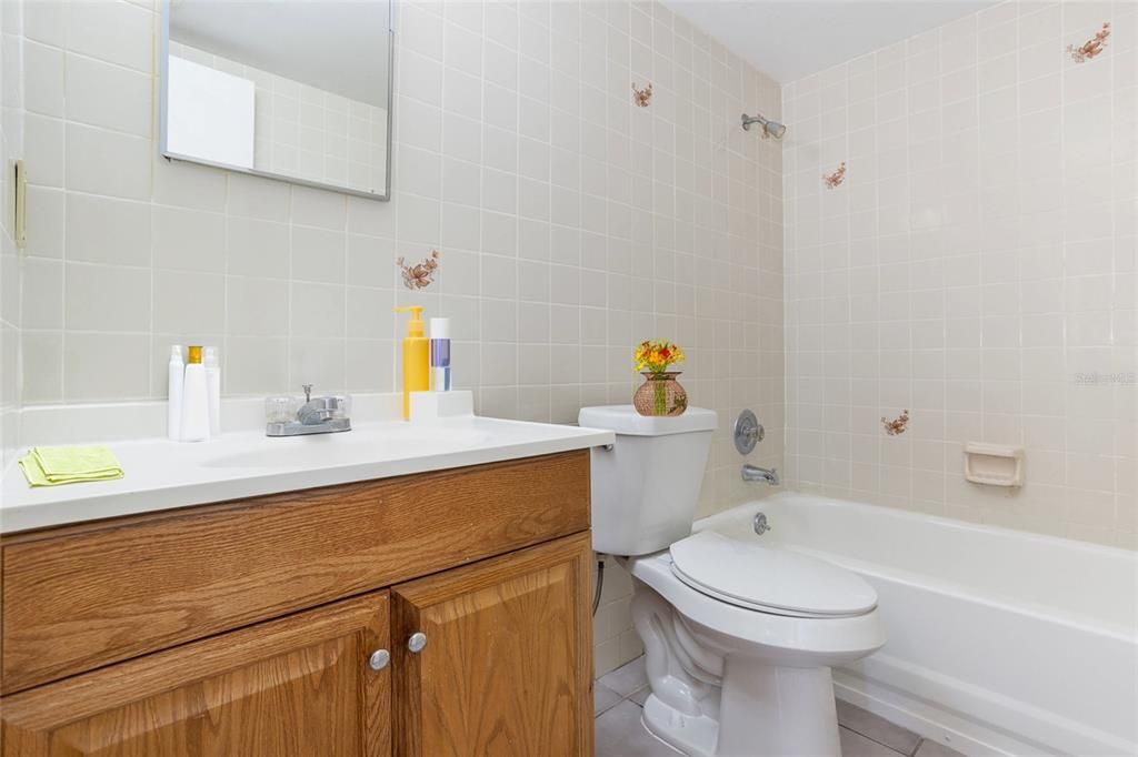 For Rent: $1,495 (2 beds, 1 baths, 830 Square Feet)