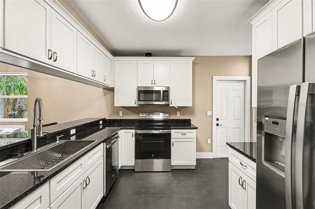 На продажу: $775,000 (3 спален, 2 ванн, 1570 Квадратных фут)