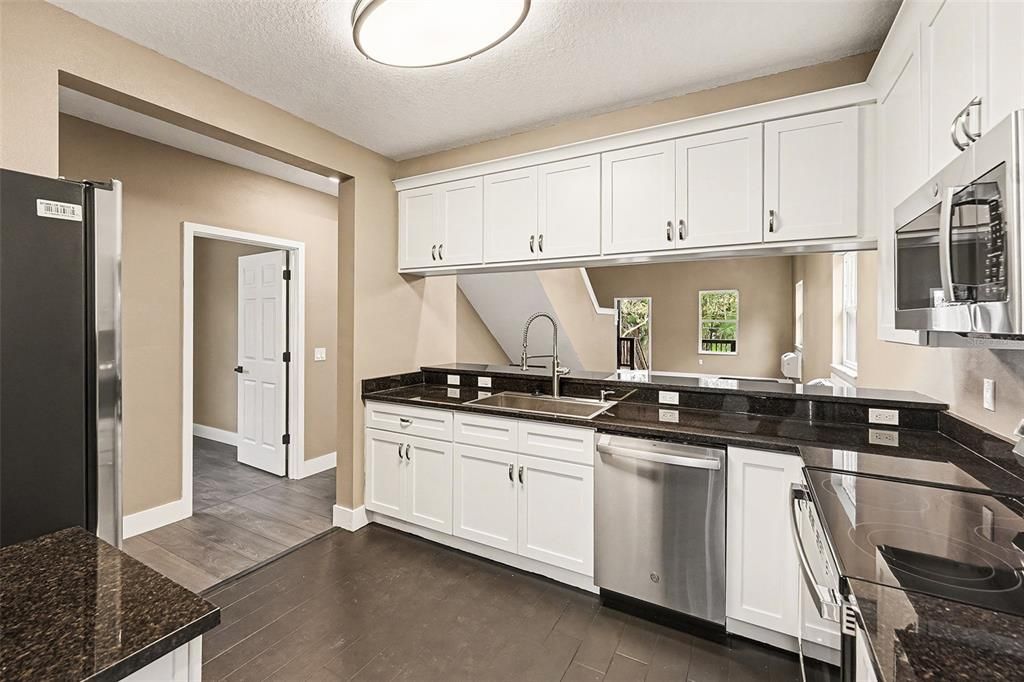 На продажу: $775,000 (3 спален, 2 ванн, 1570 Квадратных фут)