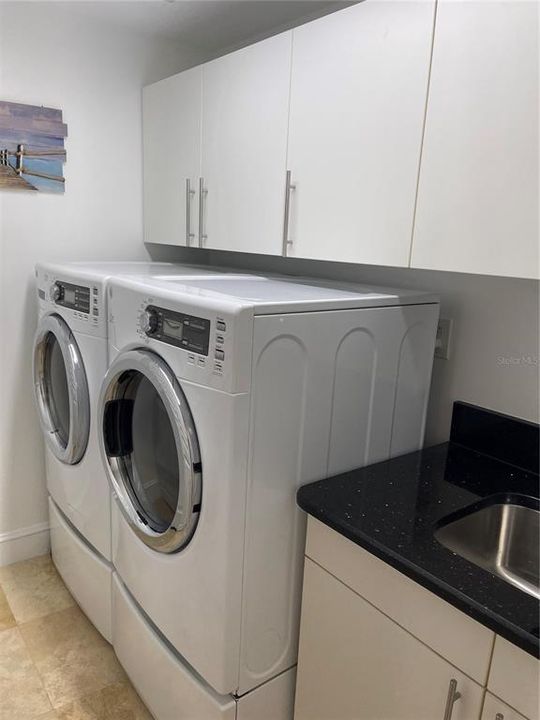 For Sale: $2,096,000 (2 beds, 2 baths, 2550 Square Feet)