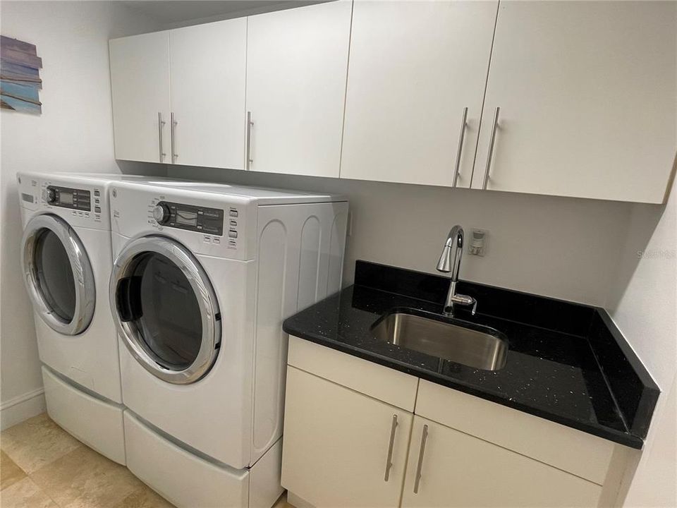 For Sale: $2,096,000 (2 beds, 2 baths, 2550 Square Feet)