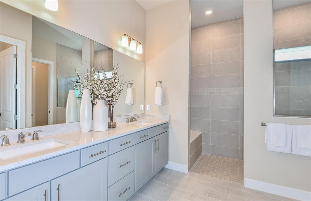 En Venta: $578,040 (3 camas, 3 baños, 2808 Pies cuadrados)