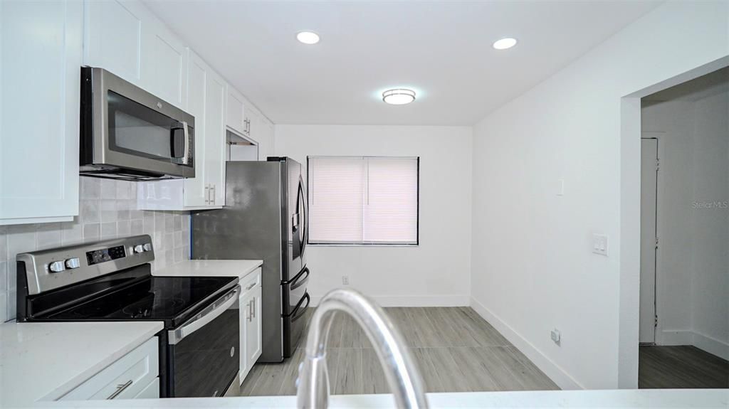 For Sale: $195,000 (2 beds, 2 baths, 1089 Square Feet)