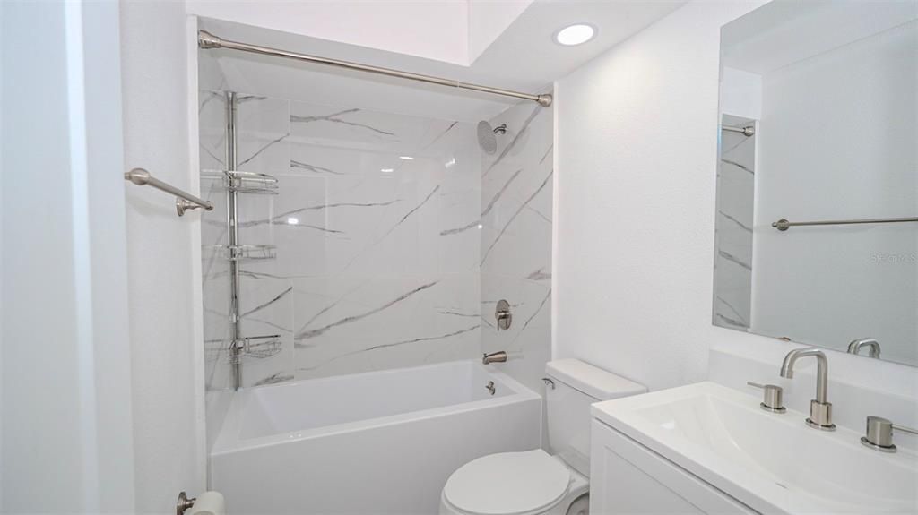 For Sale: $195,000 (2 beds, 2 baths, 1089 Square Feet)