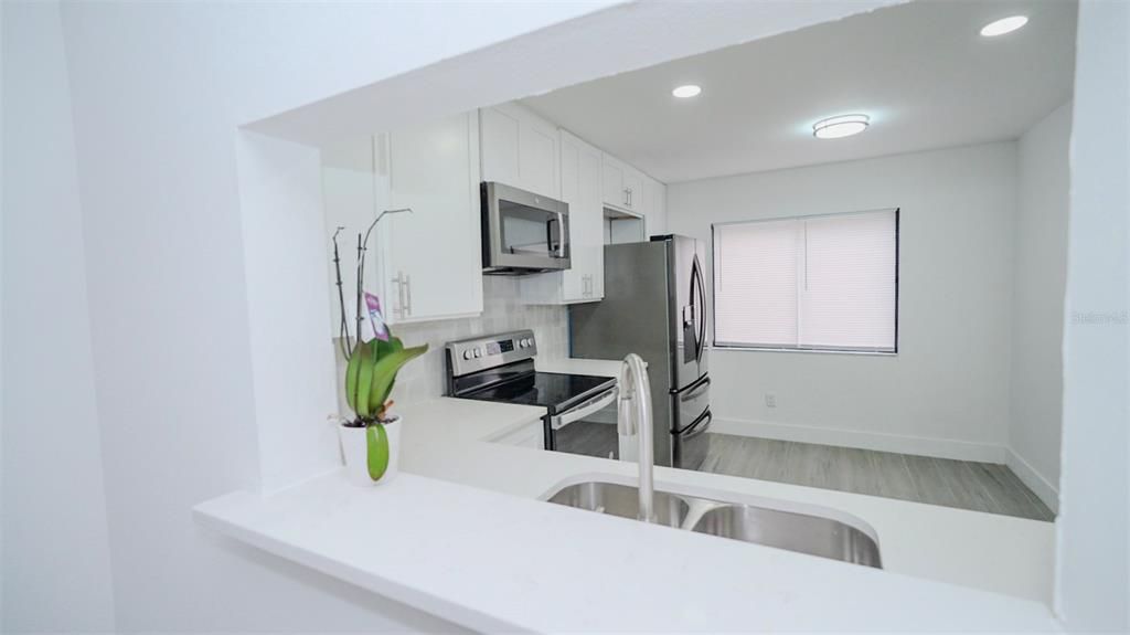 For Sale: $195,000 (2 beds, 2 baths, 1089 Square Feet)