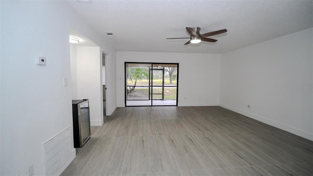 For Sale: $195,000 (2 beds, 2 baths, 1089 Square Feet)