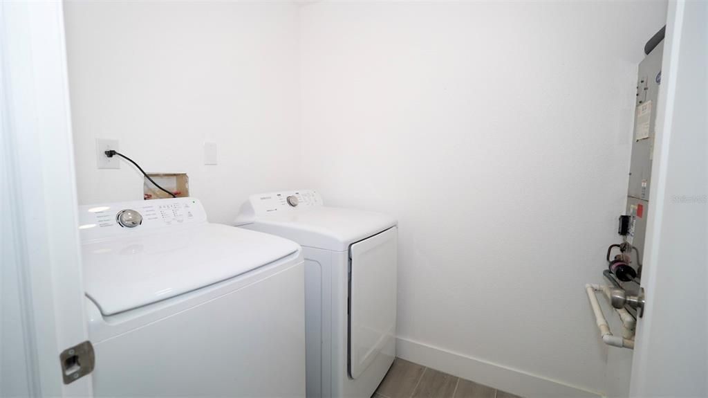 For Sale: $195,000 (2 beds, 2 baths, 1089 Square Feet)